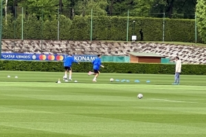 开云体育-记者：劳塔罗单独训练，帕瓦尔、弗拉泰西、姆希塔良能赶上对蓝鹰